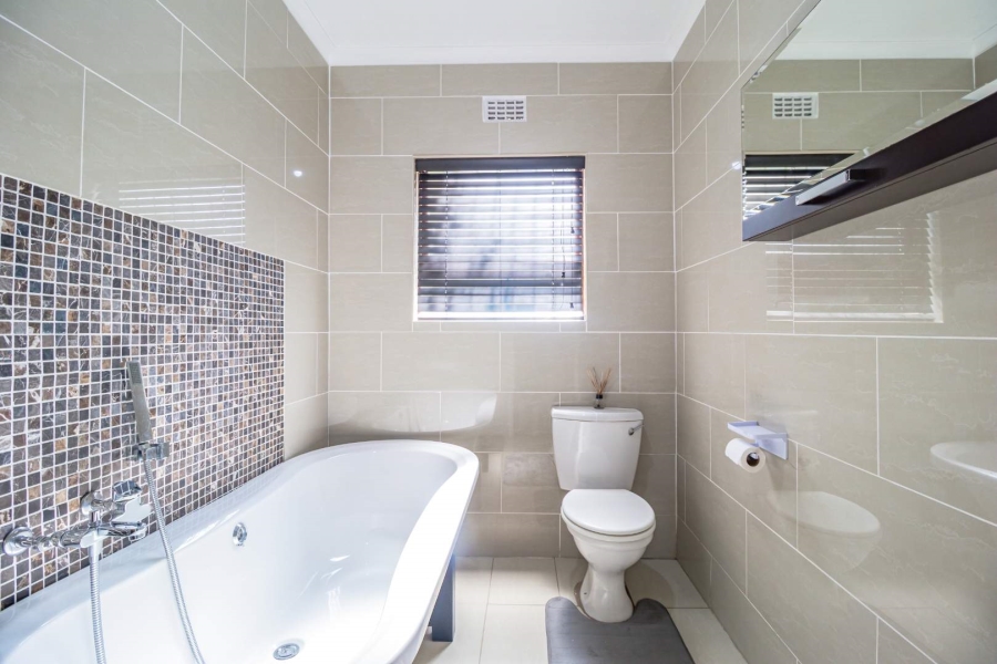 3 Bedroom Property for Sale in Loucharmante Western Cape